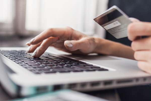 Снижение прибыли: компания Amorepacific намерена развивать область онлайн-продаж из-за COVID-19